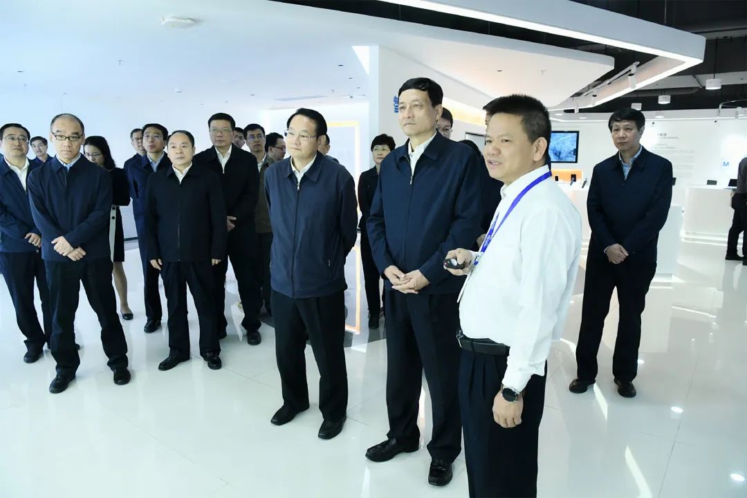 國家工信部部長肖亞慶一行蒞臨華勤技術調研考察